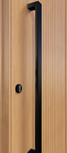 détail porte d'entrée bois Adénia - Les Menuiseries Françaises