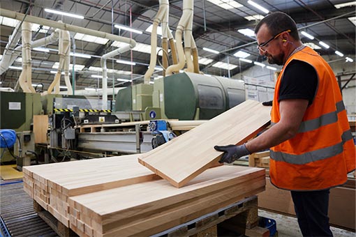 selection-bois-usine-responsable-durable-les-menuiseries-francaises