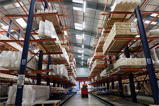 usine-francaise-logistique-les-menuiseries-francaises
